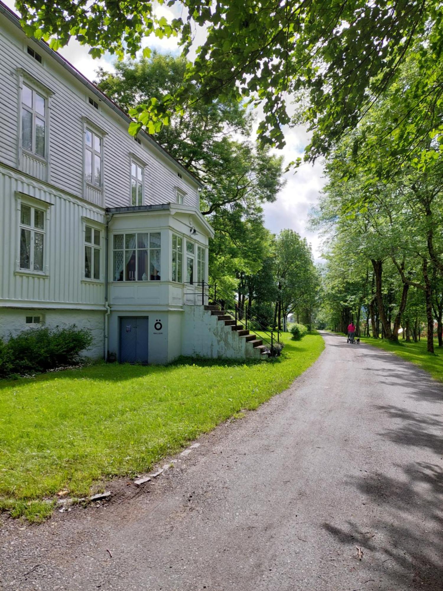 Tjotta Gjestegaard Guest house
